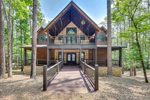 Broken Bow Vacation Rental | 3BR | 3.5BA | Stairs Required | 2,844 Sq Ft