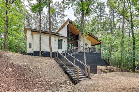 Broken Bow Vacation Rental | 3BR | 2BA | Stairs Required | 1,850 Sq Ft