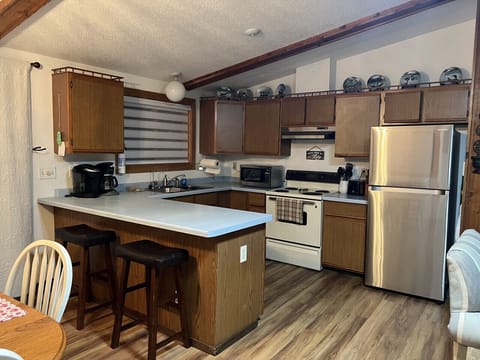 Fully equipped kitchen overlooking the beautiful Range Line Lake.