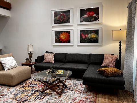 Warm, cozy and zen Living room with high ceilings and a modern design. 