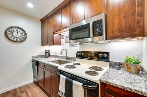 Kitchen | Cooking Basics | Coffee Maker | Trash Bags & Paper Towels Provided