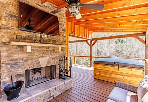 Preserve Mountain Getaway Cabin with Outdoor Hot Tub and Flat Screen TV