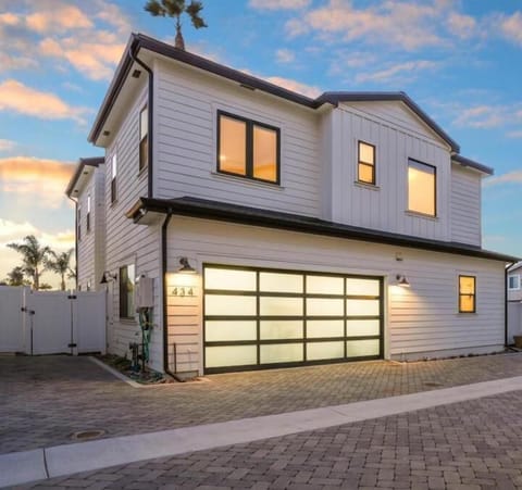 Welcome to our sunny slice of paradise in Carlsbad! Step into relaxation at our beachfront home, where the sound of waves and stunning ocean views await your arrival. 🏖️✨