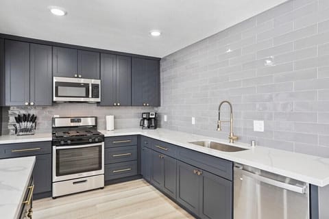 Full kitchen for all of your cooking needs.