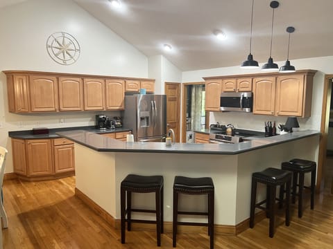 Kitchen and Bar- 4 bar stools 