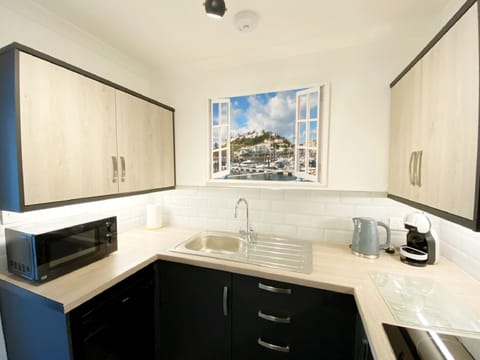 The kitchen at Ockendon House Apartment B in Torquay.