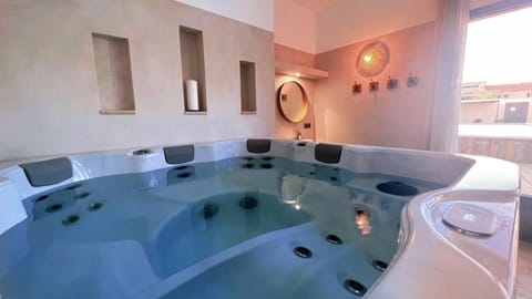 Indoor spa tub