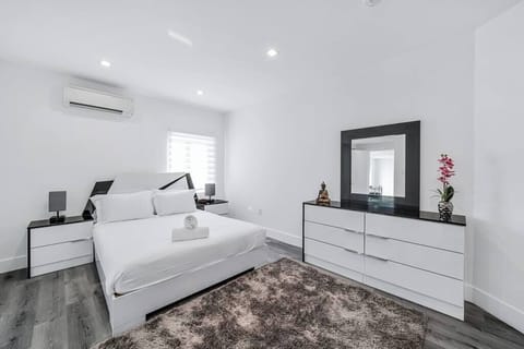 Bedroom: with private bathroom, TV, spacious cabinets and hypoallergenic beddings