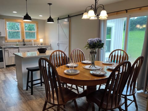 Nice place for family or private couples meal. Seating 6