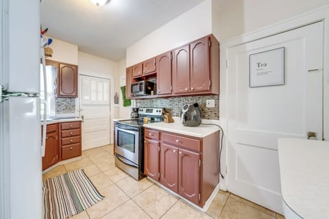 Kitchen | Cooking Basics | Complimentary Spices | Blender | Crockpot