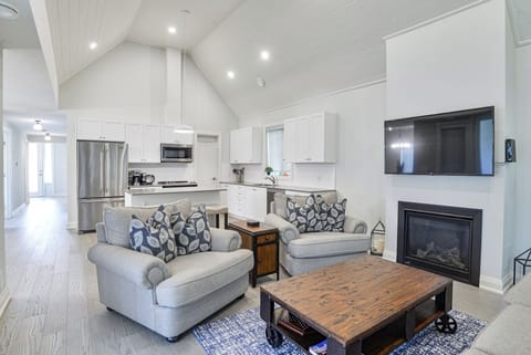 Segwun Family Room-Kitchen