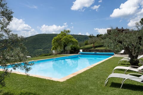 Amenities, Autumn, Building Exterior, Garden, Pool, Spring, Summer