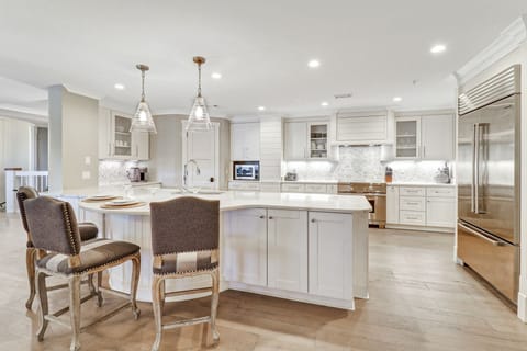 101 Seacrest | Kitchen - 101 Seacrest | Kitchen