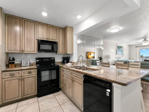 Fully Equipped Kitchen - Breakfast Bar