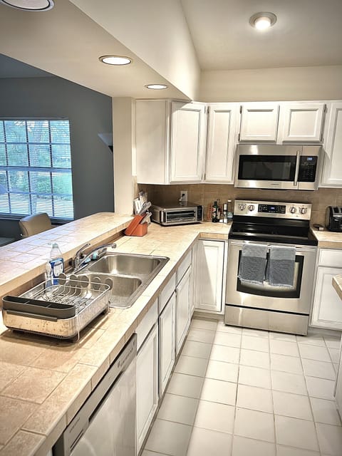 Kitchen with service bar