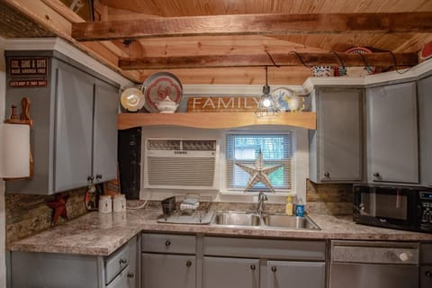 Rooster's Roost of Bells Cove (1823)