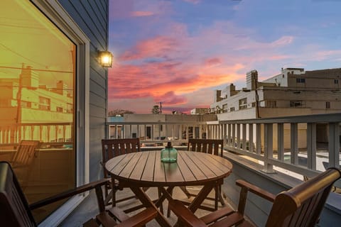 Balcony with patio seating for 4