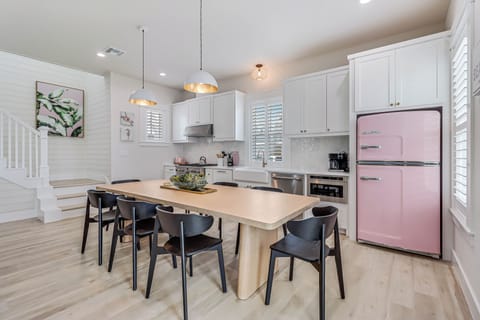 Kitchen & Dining, 1st Floor