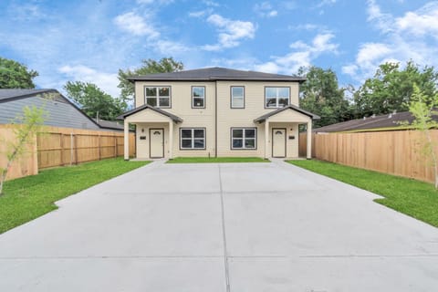 Spacious duplex with 8 bedrooms, 6 baths, fenced yard, and private parking for up to 20 guests!