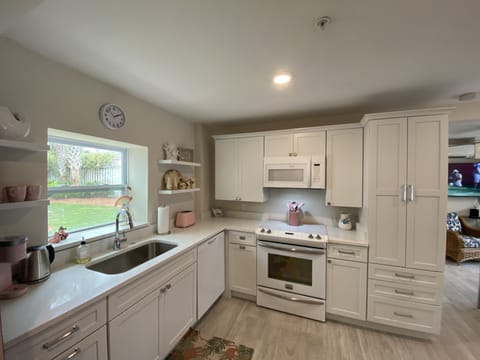 ALL NEW FULLY STOCKED KITCHEN 