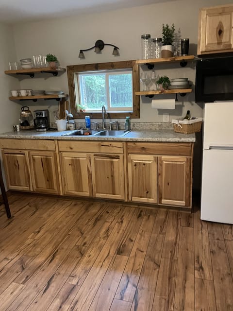 Kitchenette with lots of extras 