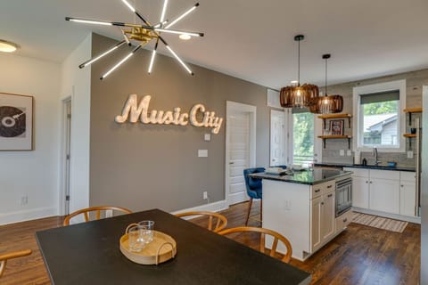 A stylish dining table that’s ideal for breakfasts, dinners, or game nights with friends and family