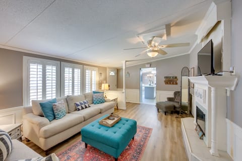 Mabank Vacation Rental | 4BR | 2BA | 2,500 Sq Ft | Steps Required to Enter