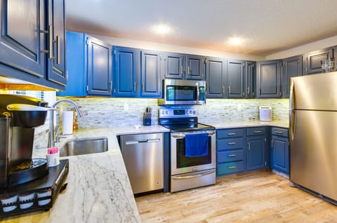 Kitchen | Cooking Basics | Coffee Maker | Trash Bags & Paper Towels Provided