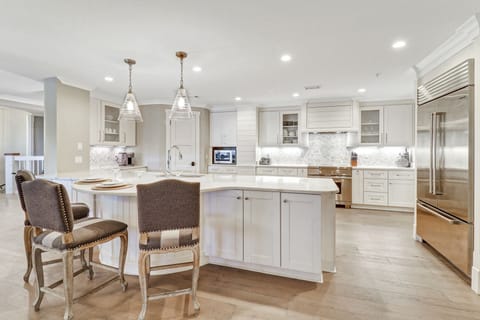 101 Seacrest | Kitchen - 101 Seacrest | Kitchen