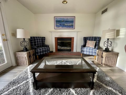 Spacious Living Area with new Samsung The Frame TV