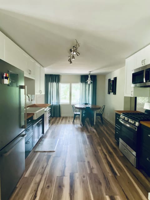 Kitchen & Dining Area