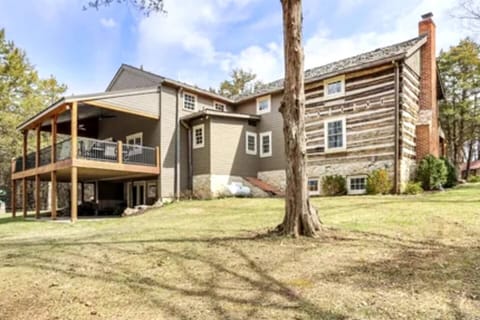 Huge cabin sleeps 18