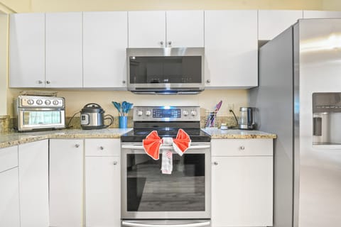 fully equipped kitchen