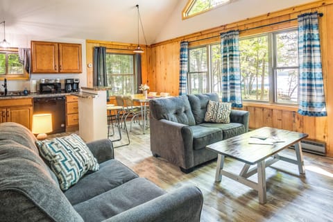 Living Room | Flat-Screen TV | DVD Player | Gas Fireplace | Books