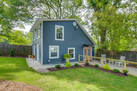 Greer Vacation Rental | 1BR | 1BA | 800 Sq Ft | Interior Stairs Required