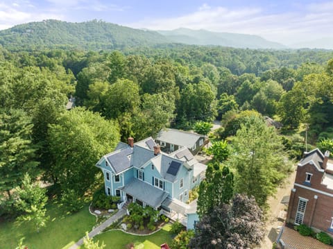 The Manor on Main and mountain ranges in the background