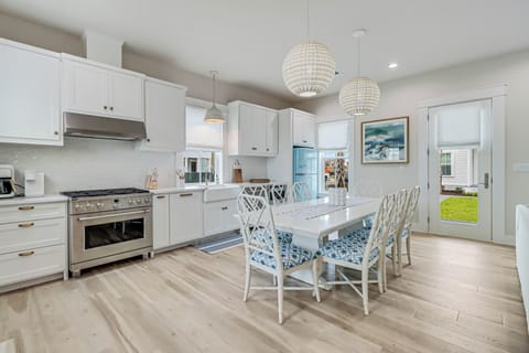 Kitchen & Dining, 1st Floor