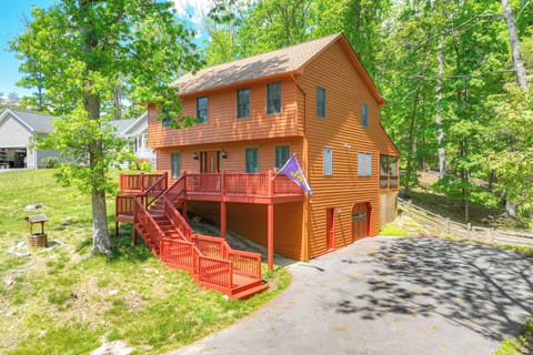 McGaheysville Vacation Rental | 4BR | 2.5BA | 2,000 Sq Ft | Staircase to Enter