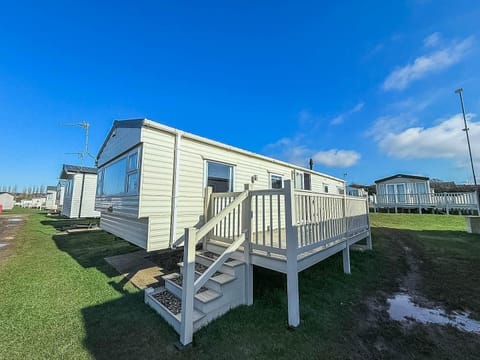 Imagine unwinding and enjoying your morning coffee on your own outside decking, with attractions such as the Princess Theatre just a short walk away.