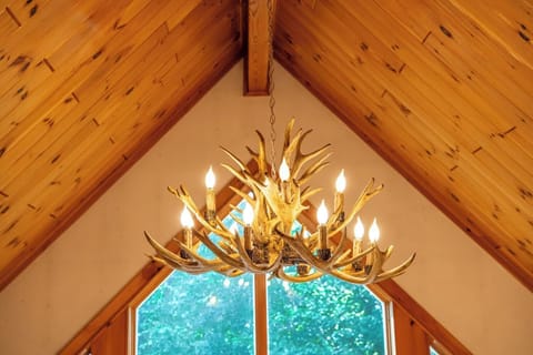 Adirondack decor with rustic charm