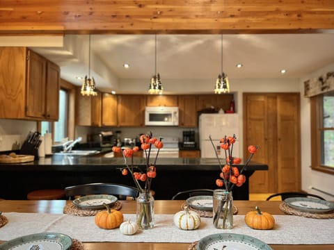 Fully stocked kitchen will all the essentials you need