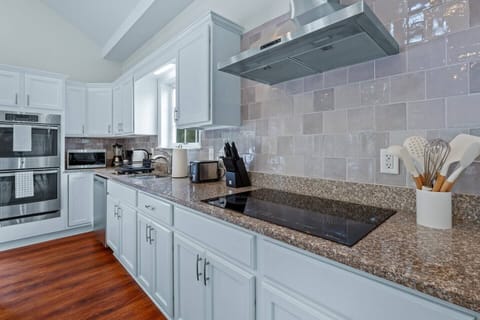 E15526a6 cfcd 4b80 b723 f9ae3e5e0d4a