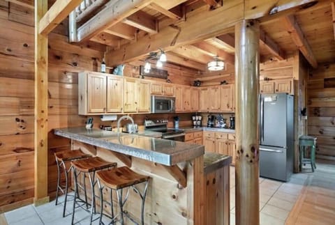 Gourmet kitchen, fully stocked with everything you need for cooking 