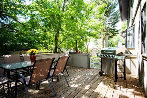 Spacious patio for summer
