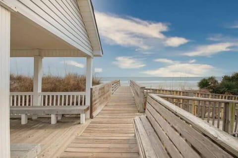 Beach Area Walkway 469 Sandpebble