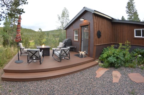 Frankie says "welcome to my cabin!"