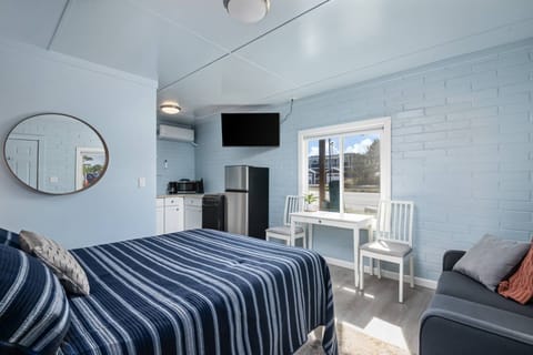 Welcome to the Cottages at Rockaway Beach Suite #1. We hope we get to host you at this Rockaway Beach rental. Please reach out with any questions.