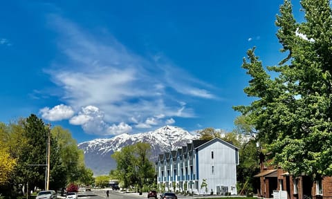 Be sure to install the Airbnb app so that you will receive the smart lock instructions at the time of your check-in. These will come to your messaging center in the app. (if you see truncated texts on your phone, then you are missing important information