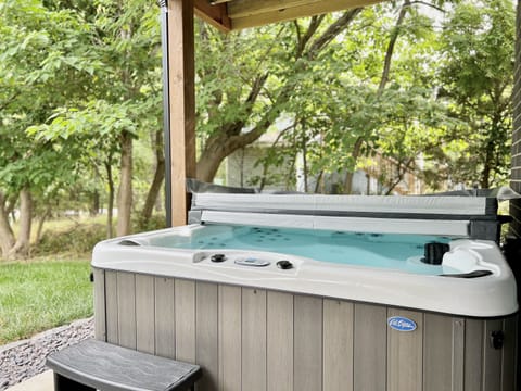 Hot tub with nature all around!