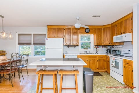 Kitchen with Eat-In Seating